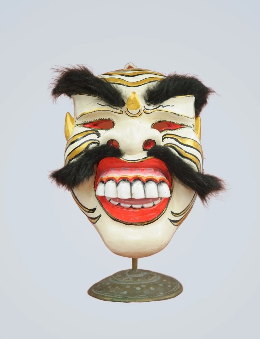 Kita Pernah “Bertopeng”